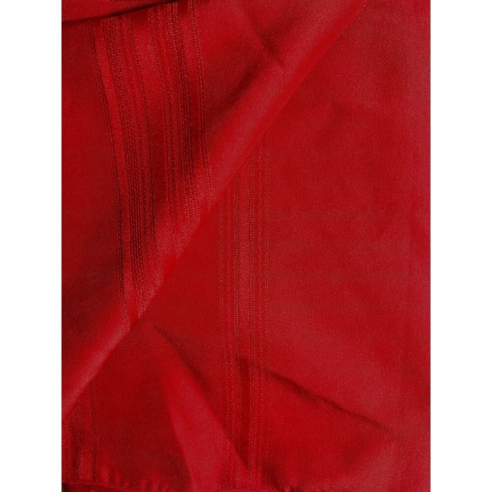 Vtg Table Cloth Round 68" Red Diameter Textured‎ Stripes Christmas or Daily READ